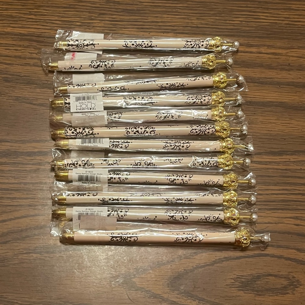 12 NWT Santa Barbara Design Studio Snowflake Pearl Crown Pens